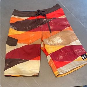 Men’s quicksilver swim trunks-great condition
